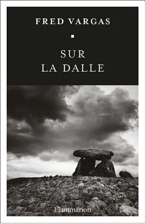 Fred Vargas: Sur la dalle (French language, 2023, Flammarion)
