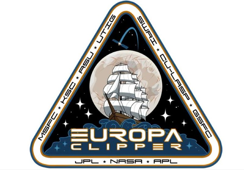 Patch de la mission très classe ! 
Un bateau à voiles avec la lune Europe et des étoiles