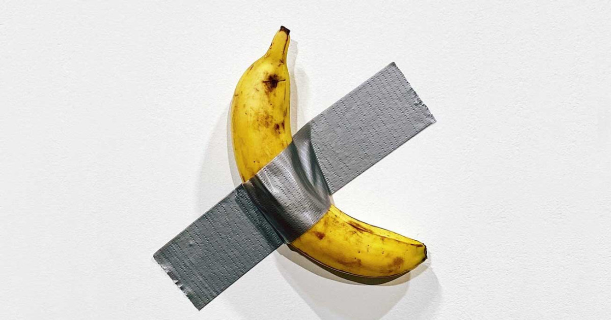 Oeuvre de Maurizio Cattelan, Banane scotchée au mur.
Cette banane, ou plutôt le mode d'emploi d'exposition (planter une punaise puis scotcher une banane par-dessus) a été vendu récemment par l'artiste plusieurs millions de dollars. L'acheteur a ensuite mangé le fruit. Mes étudiant·es étaient assez unanimes sur le fait qu'ils rejetaient cette oeuvre comme étant même de l'art.